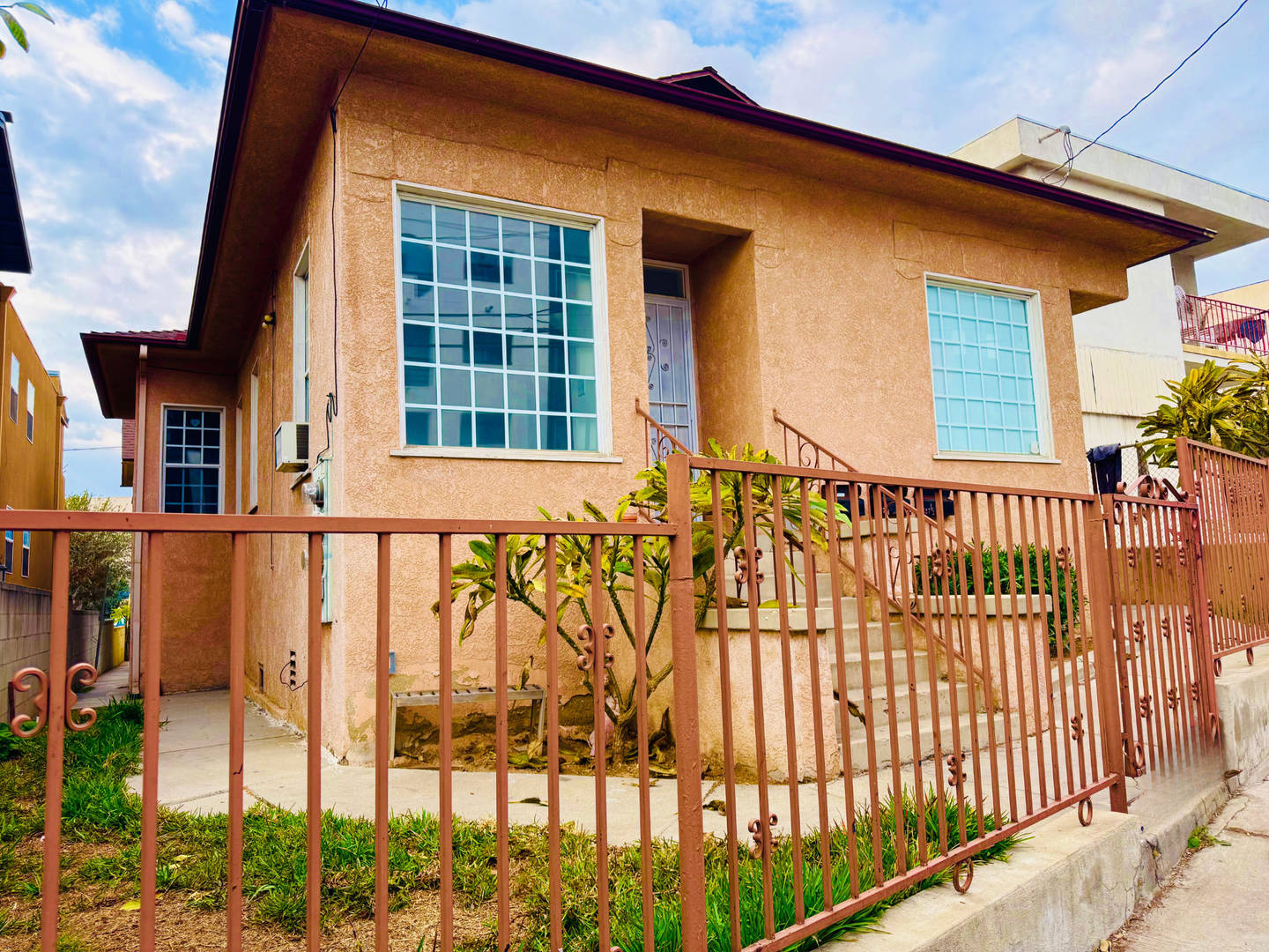 Charming Vintage Two Bedroom Bungalow With Dining Room Office – photo 3