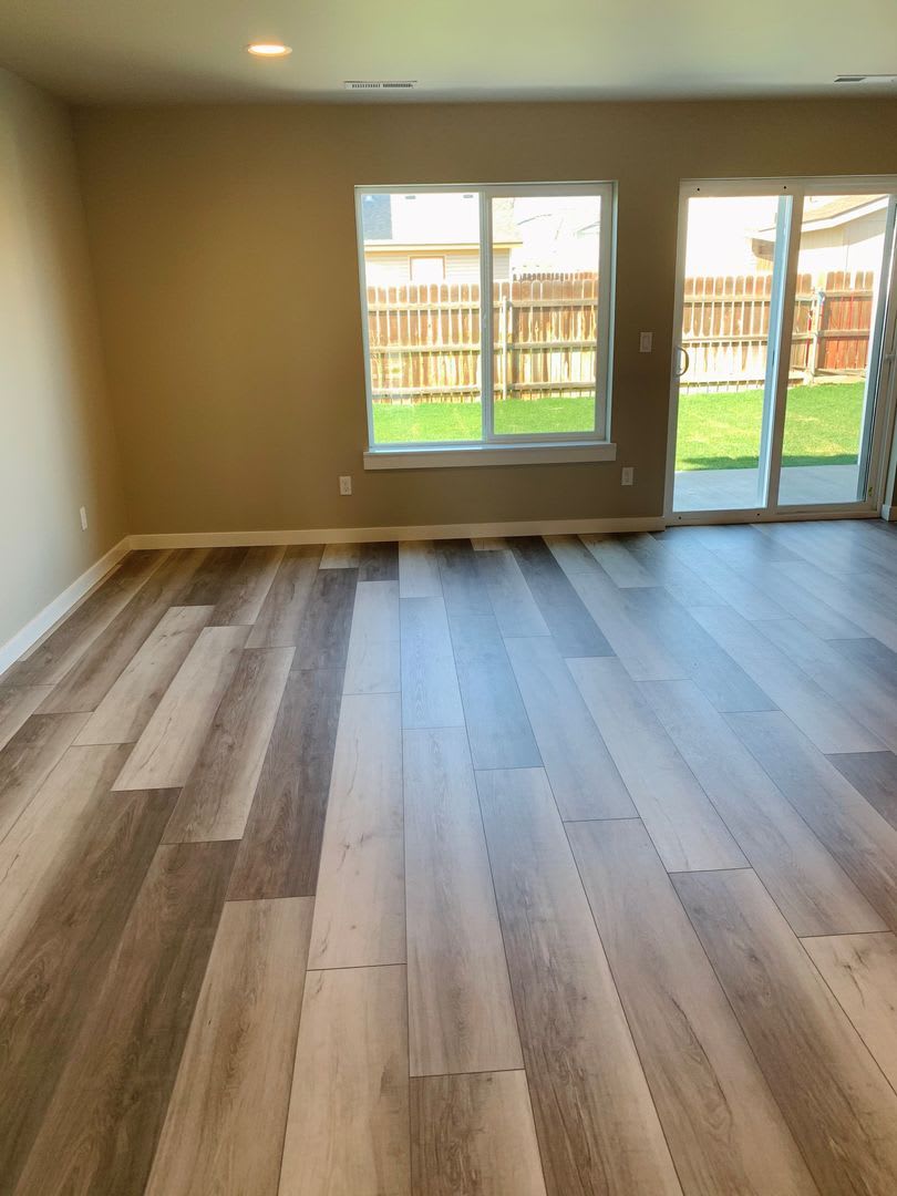 Whether you just want the extra room or need it for your family, our townhomes are calling!! – photo 3
