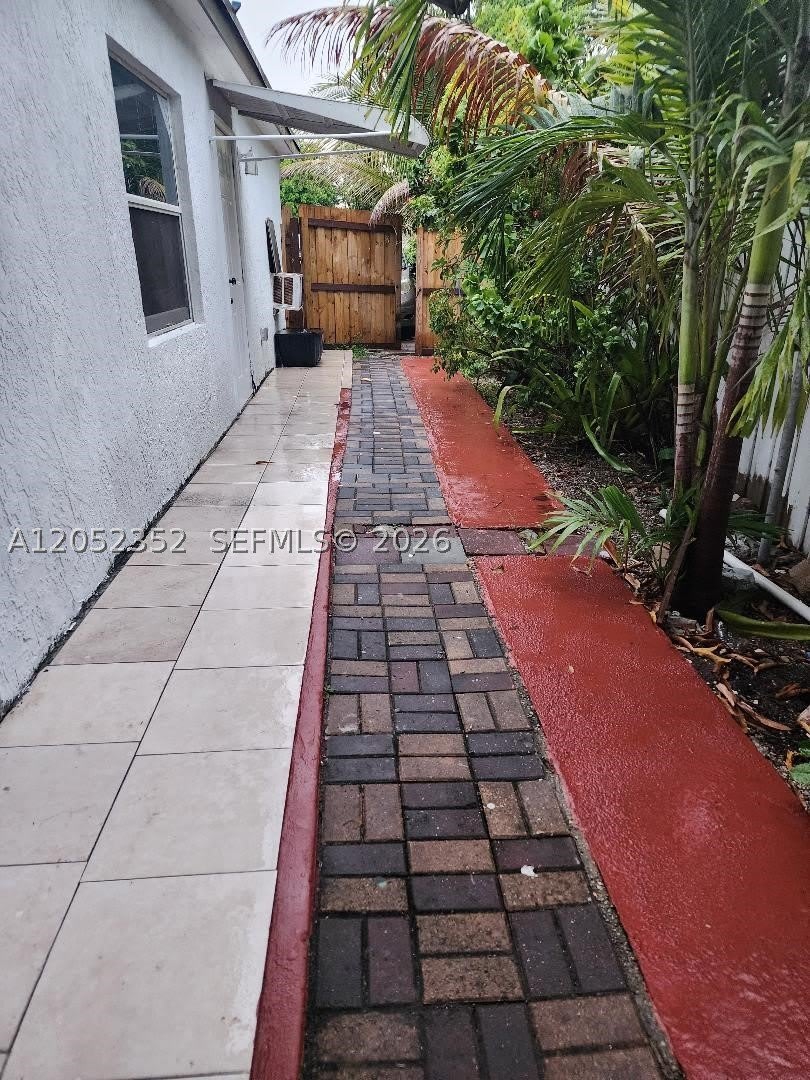 13915 NW 5th Ct – photo 3