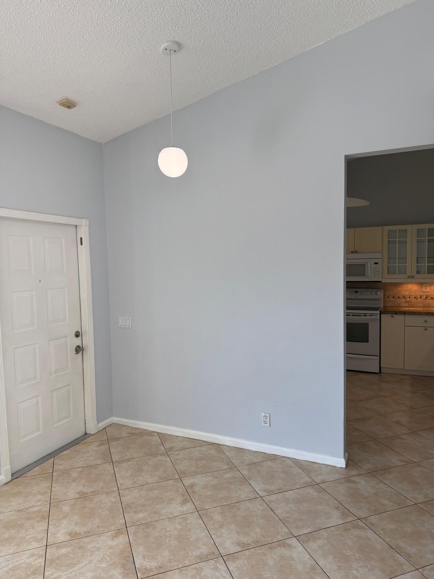 2351 Ne 14Th Street Causeway – photo 3