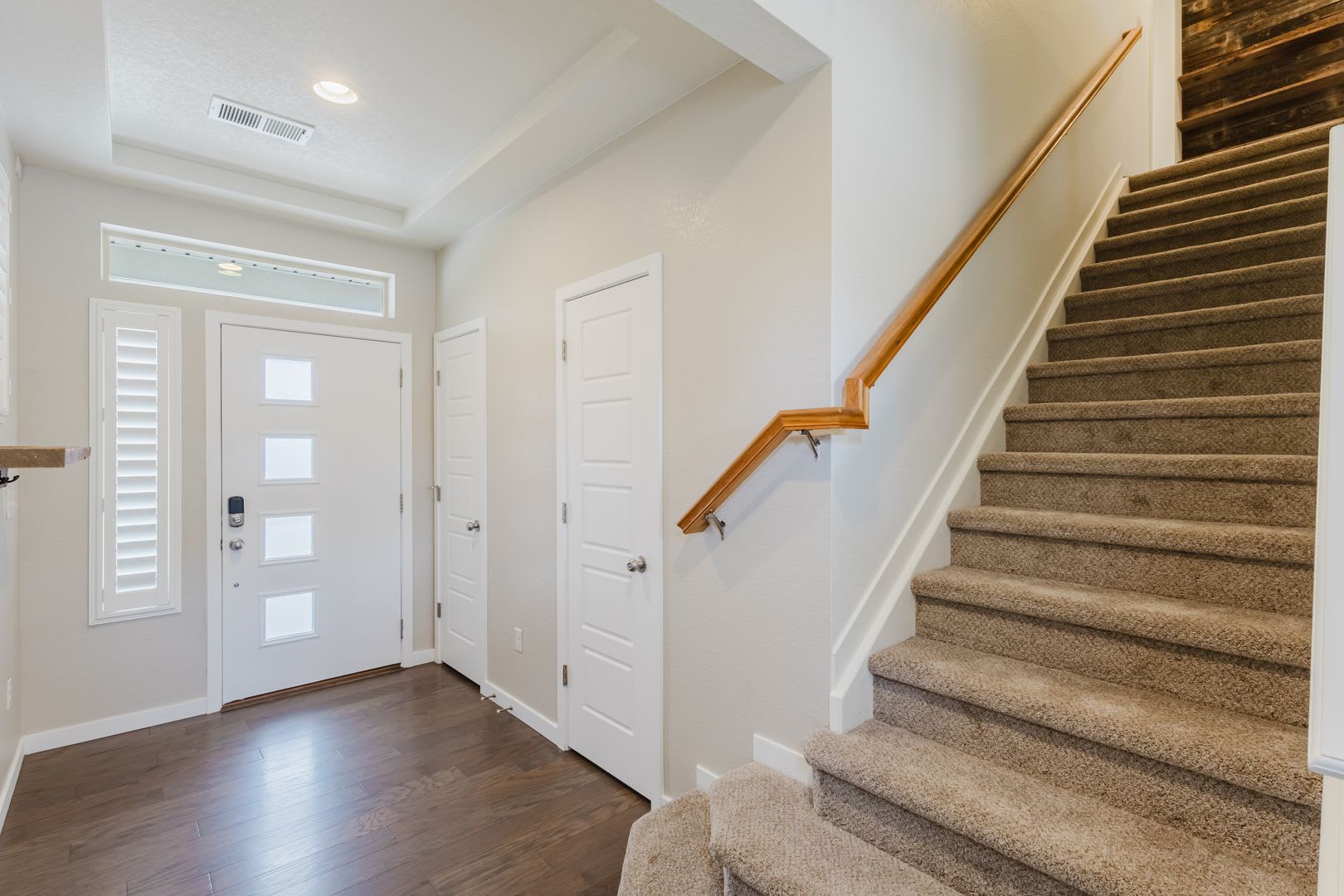 Immaculate 5Bedroom Like New In The Meadows – photo 2
