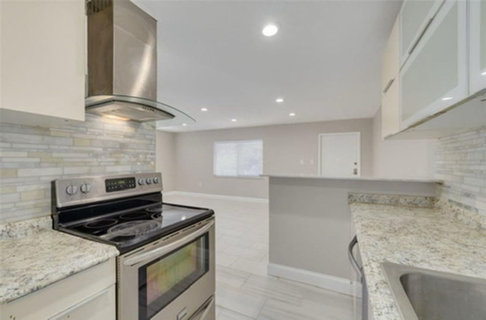 2 Bed/1 Bath, 2nd floor condo at Parklane Condos AVAILABLE NOW! – photo 3