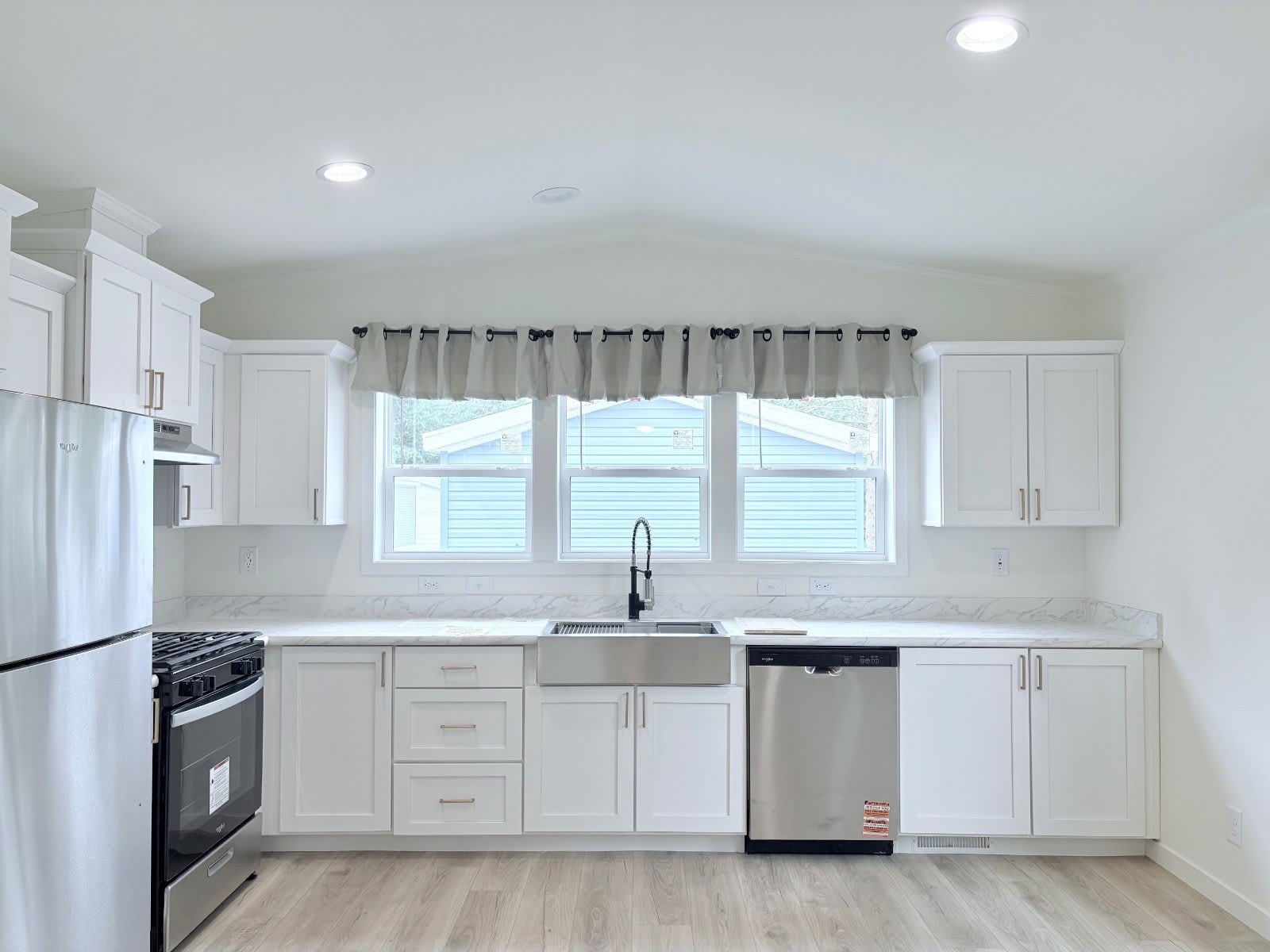 402 Lilly Ln. – photo 4