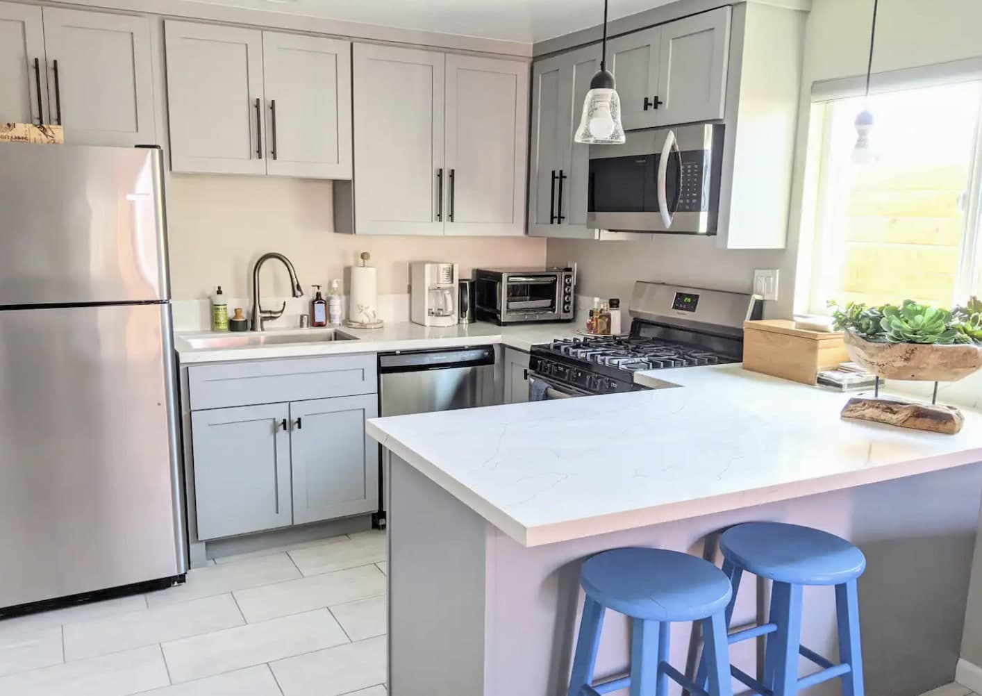 2076 Newton Ave – photo 1