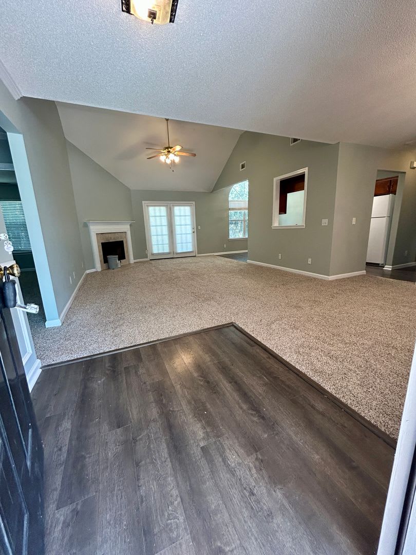 Spacious 3-Bedroom Home with Open Floor Plan & Private Fenced Yard – photo 2