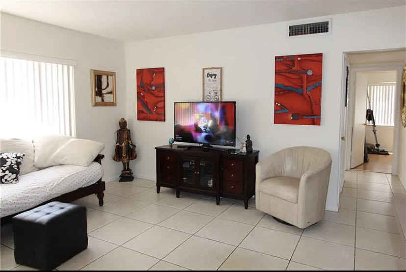 2230 Northeast 56th Place – photo 2
