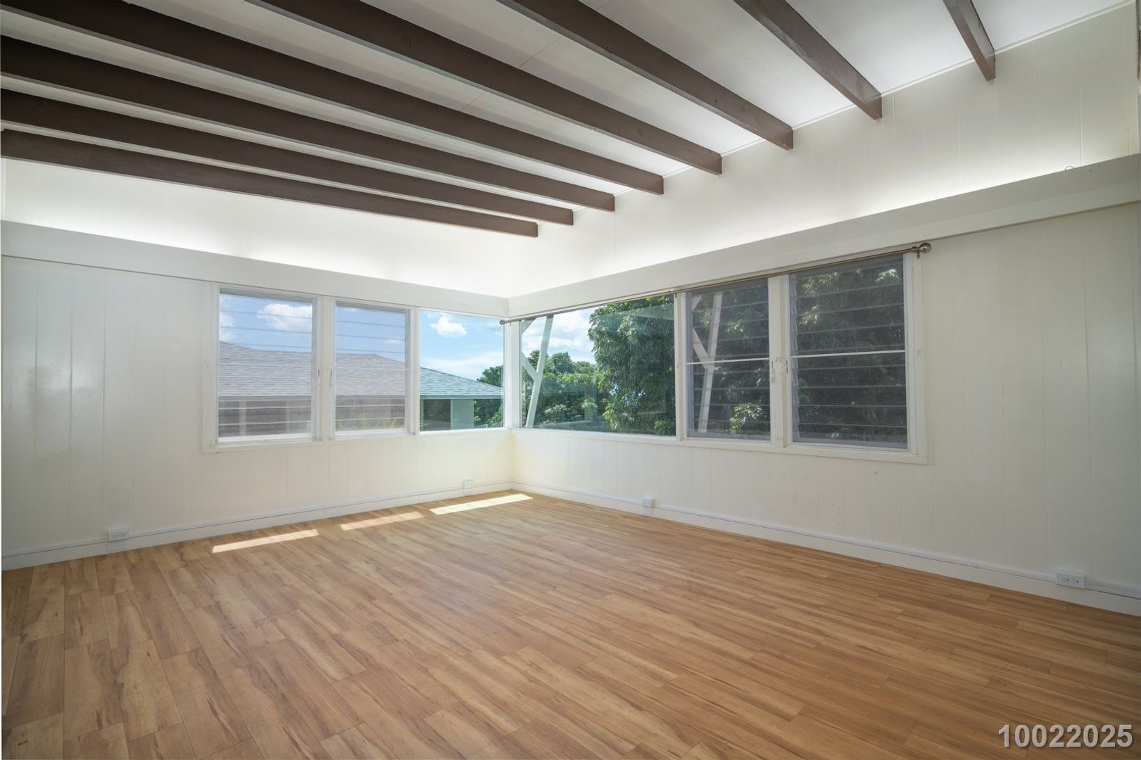 Partially Renovated Upstairs 3 BD 1 BA home in Aiea ($200 off if rented by the end of August) – photo 4