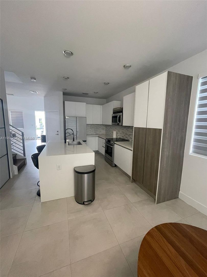 7240 NW 103rd Path, Doral, FL 33178 – photo 1