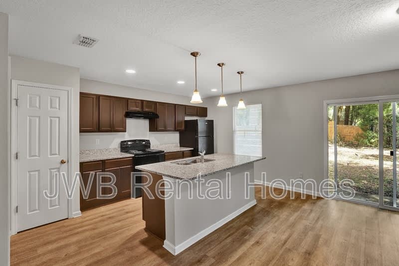 4643 Williamsburg Ave – photo 3
