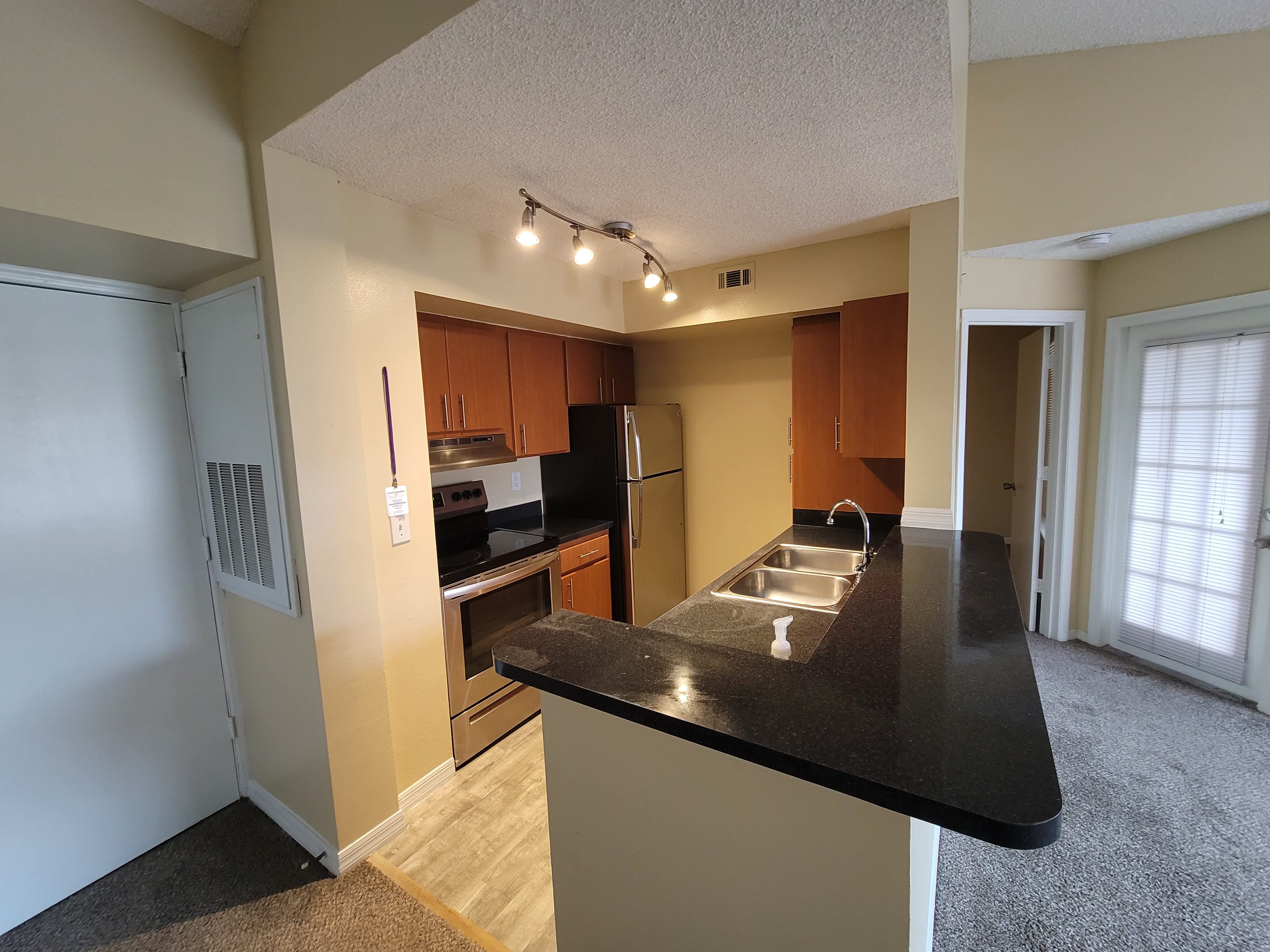 421 Fountainhead Cir – photo 2