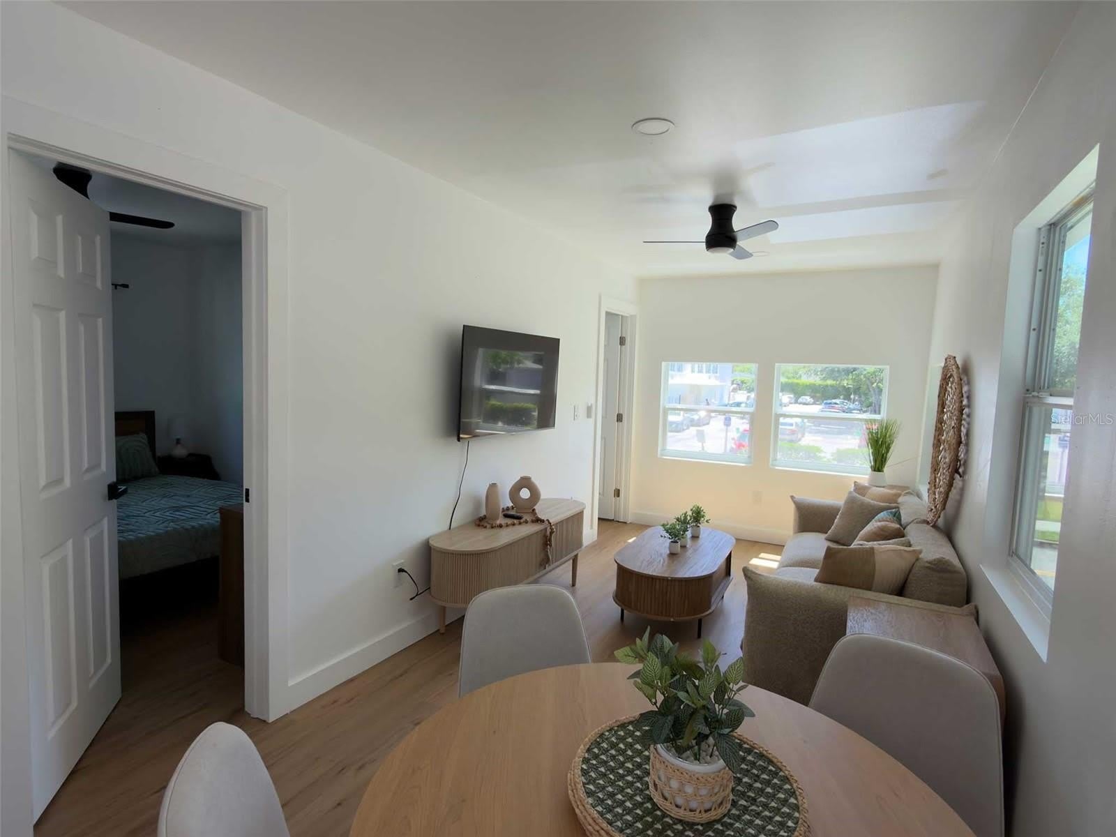 612 N HAMPTON Avenue – photo 4