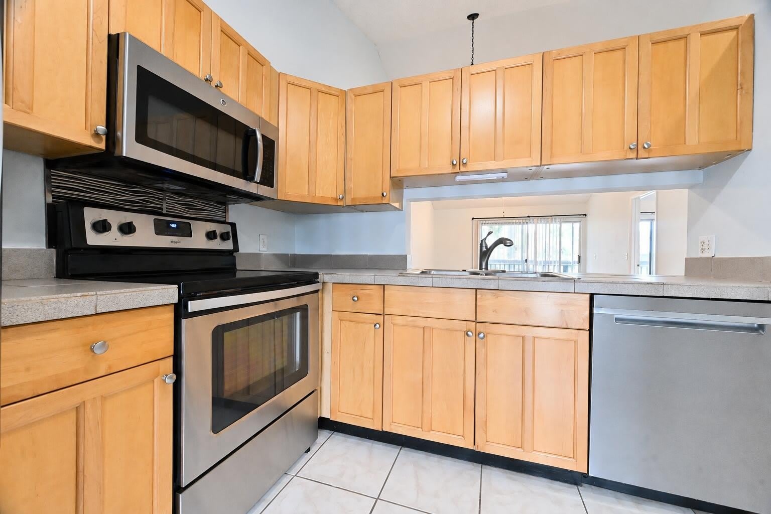 1431 NE 14th Court – photo 5