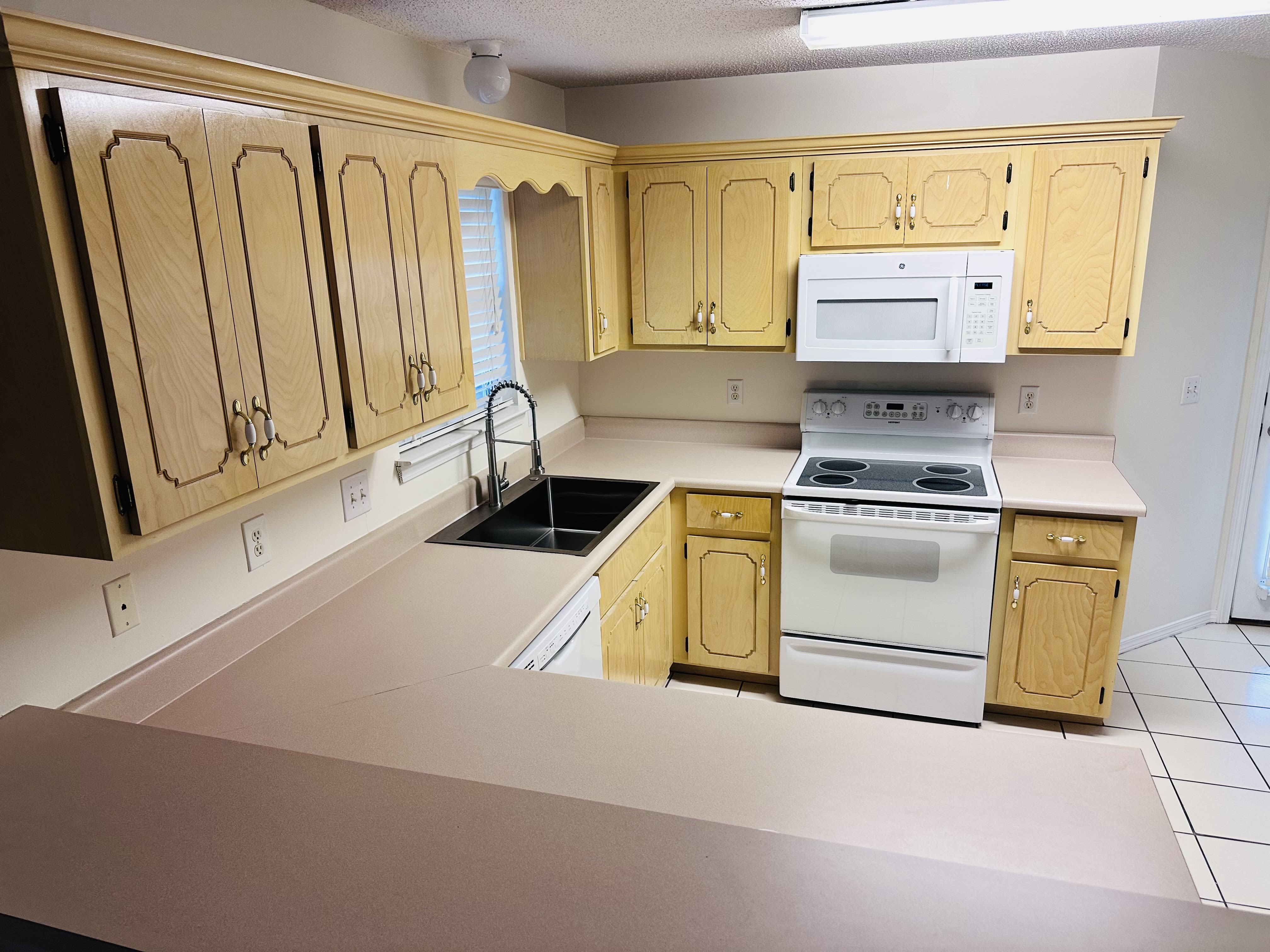 1604 Chadwick Lane – photo 2