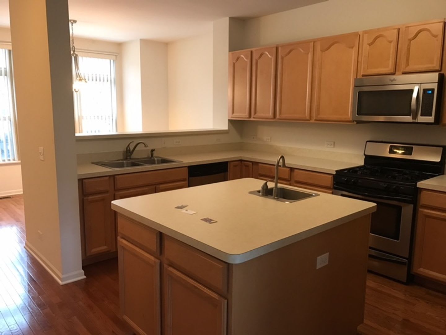 Beutiful 3 bed 2.1 bath Townhome – photo 3