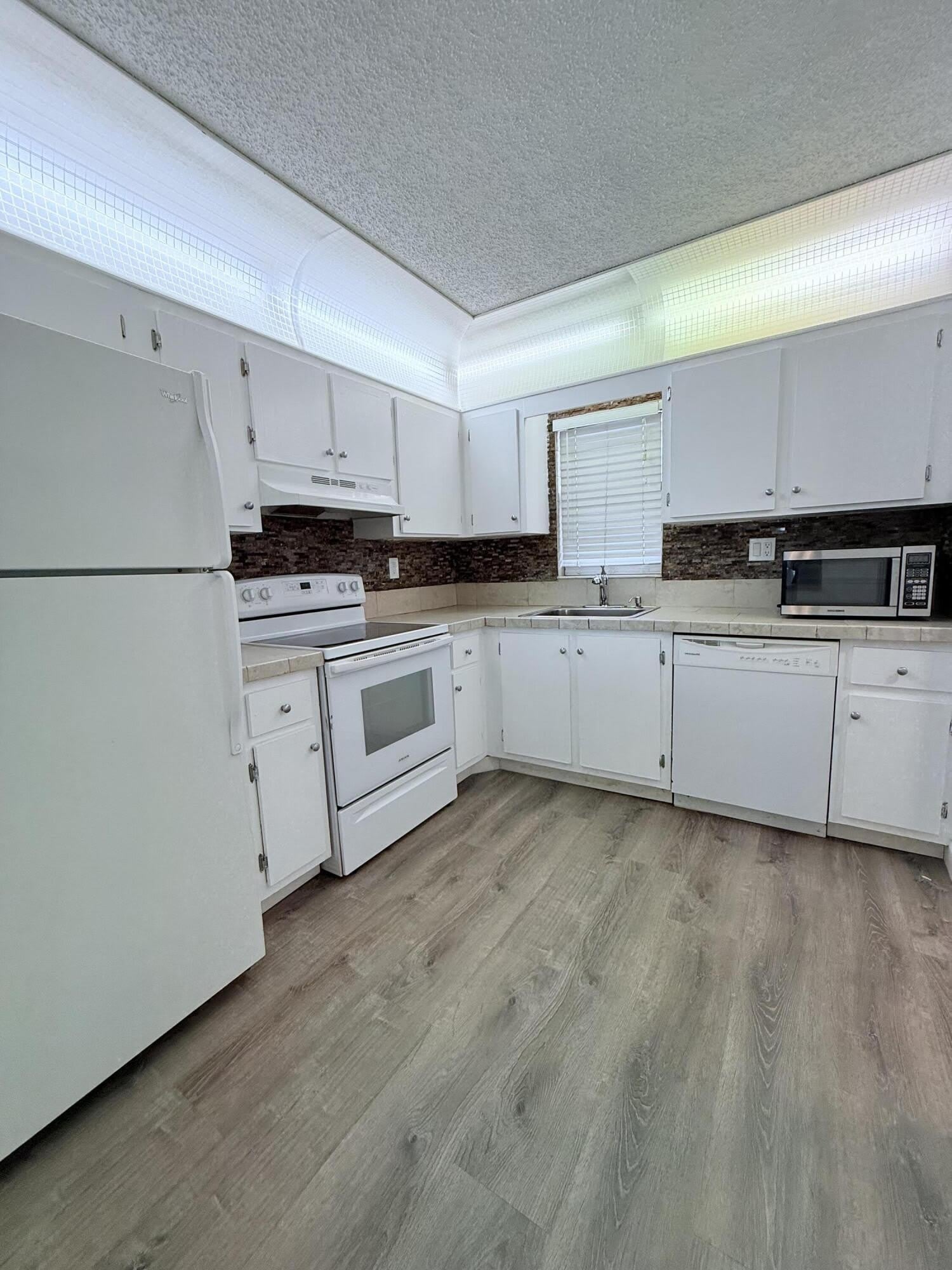 9235 SW 8th Street – photo 3