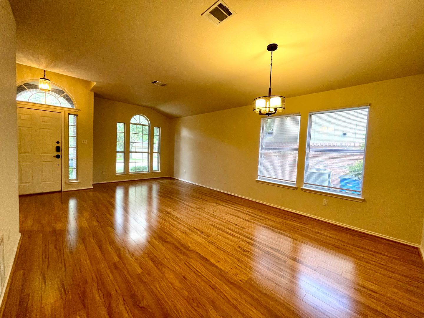 Well Maintained 3 Bedroom 2 Bathroom In Northwood – photo 5