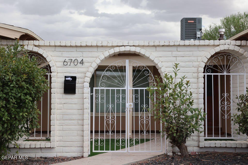 6704 LA CADENA Drive – photo 4