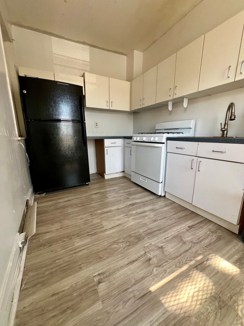 Stunning 3-Bedroom Townhome in Carroll Park! Available NOW! – photo 5