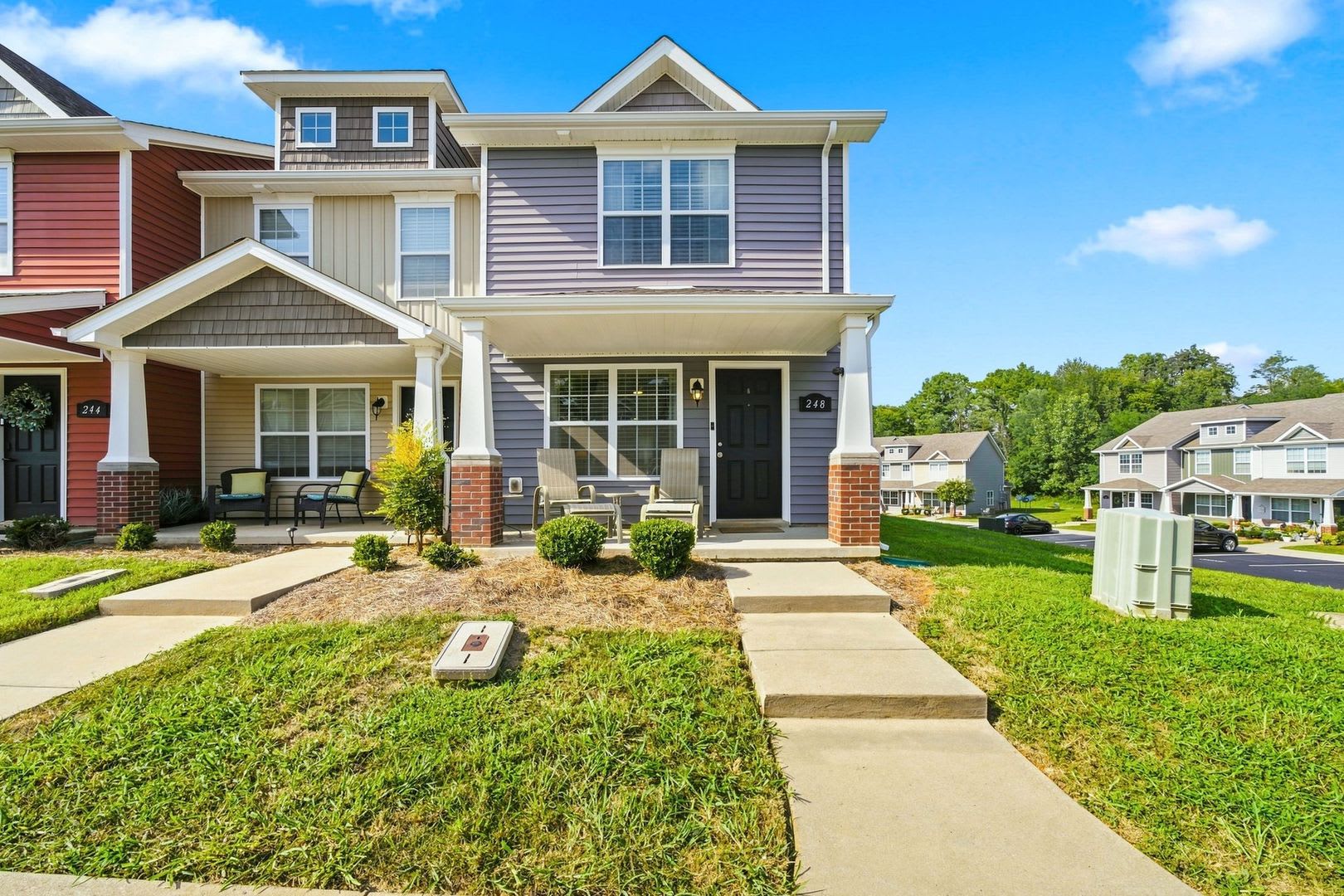 Furnished Townhome In The Rossview School District – photo 1