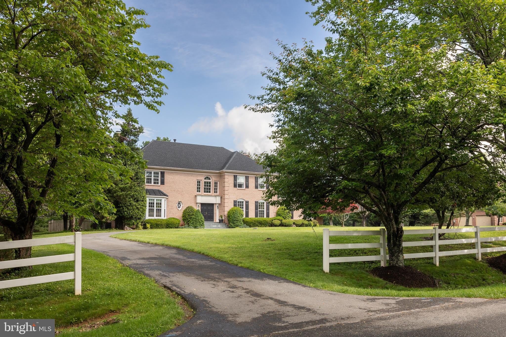 8809 SAUNDERS Lane – photo 3
