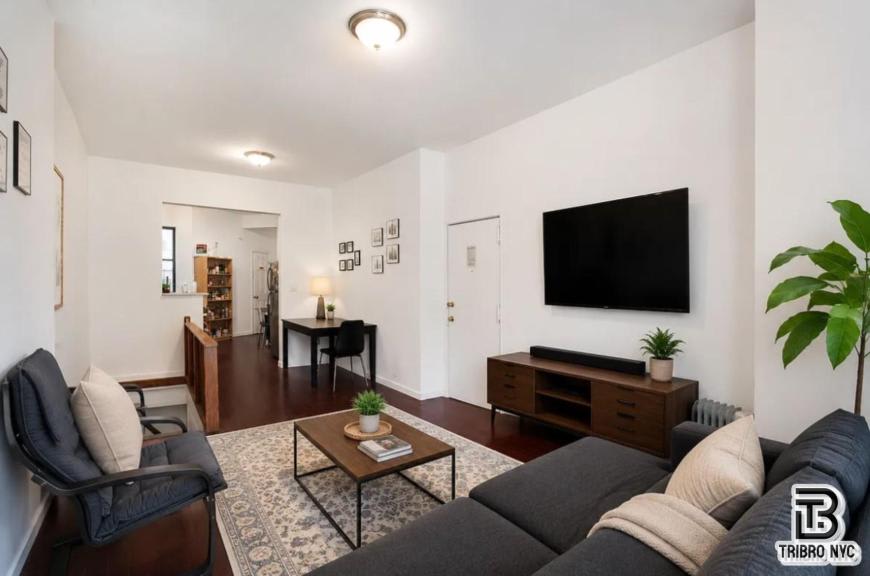 439 Jefferson Ave – photo 3
