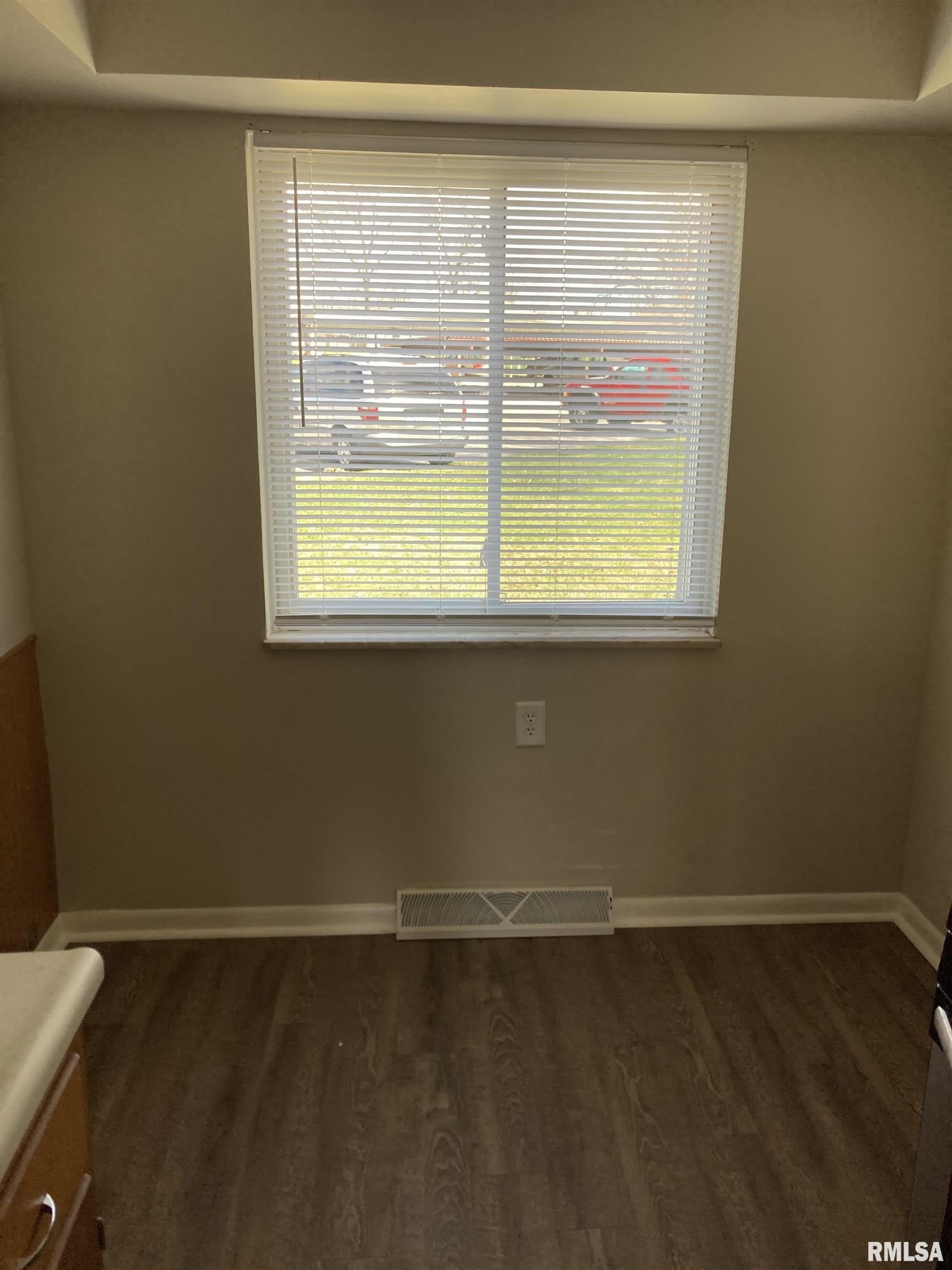 212 E OAK CLIFF Court – photo 4