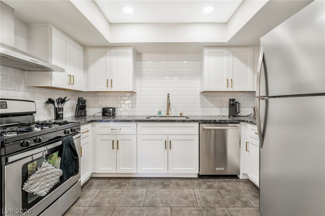 5576 W Rochelle Avenue – photo 1