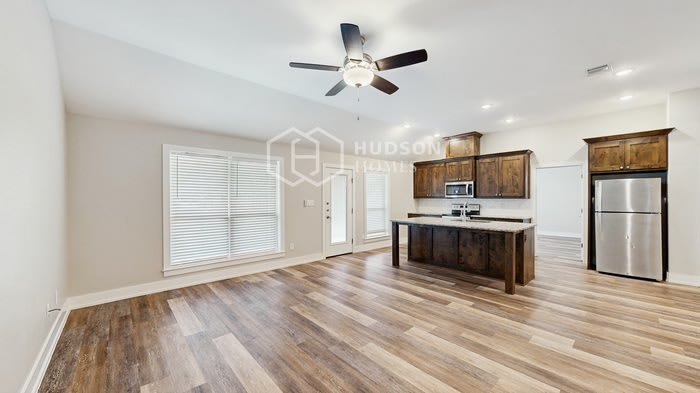 318 East Lake Street – photo 5