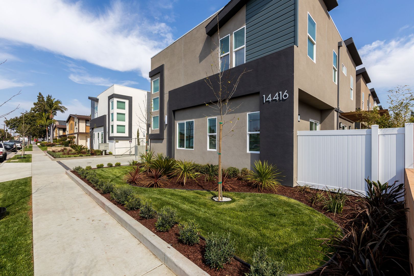 Single Level 2 Bedroom Condo In The Prestigious South Bay 360 Community – photo 1