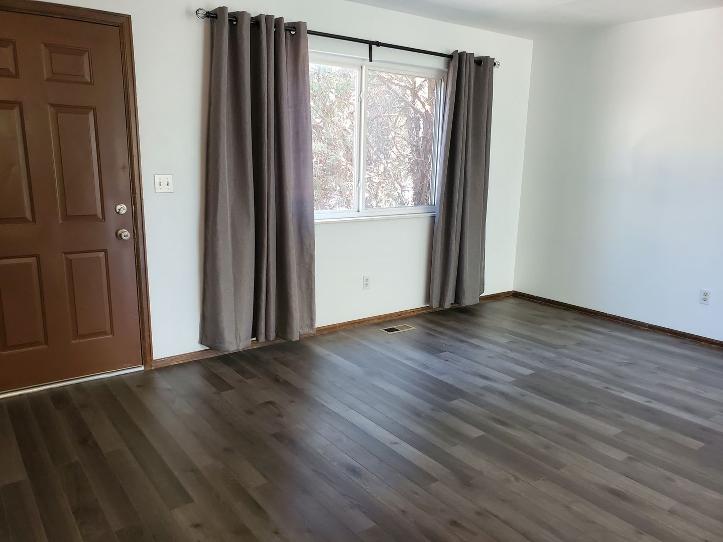 Townhome with 4 bedrooms, 2.5 bath – photo 4