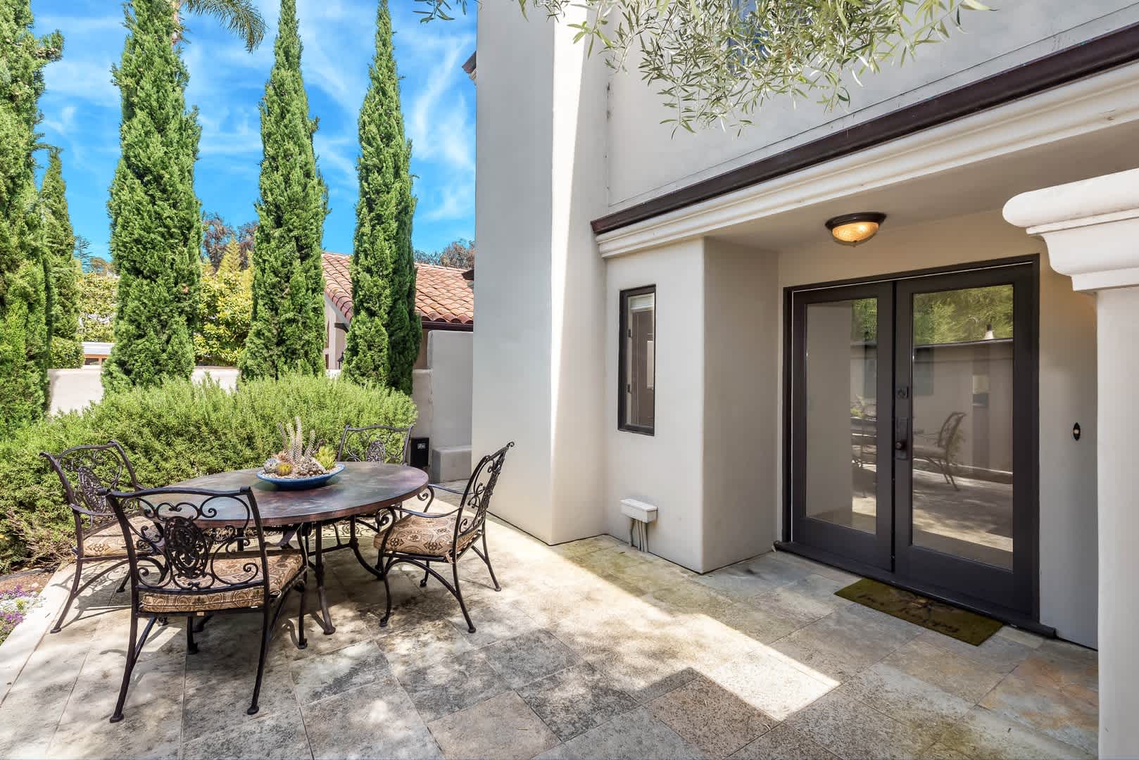 Spectacular and Spacious Tuscan style Montecito Home with Pool! – photo 5