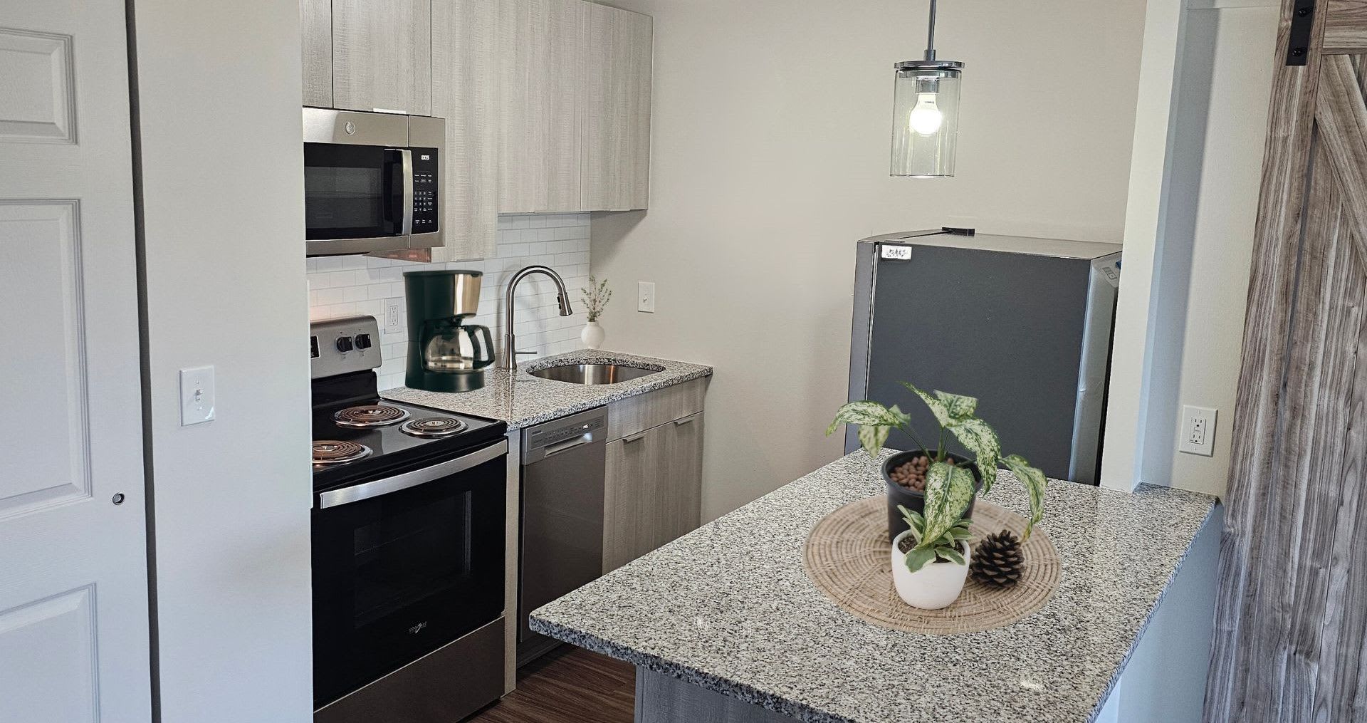 Center Square Apartments – photo 3