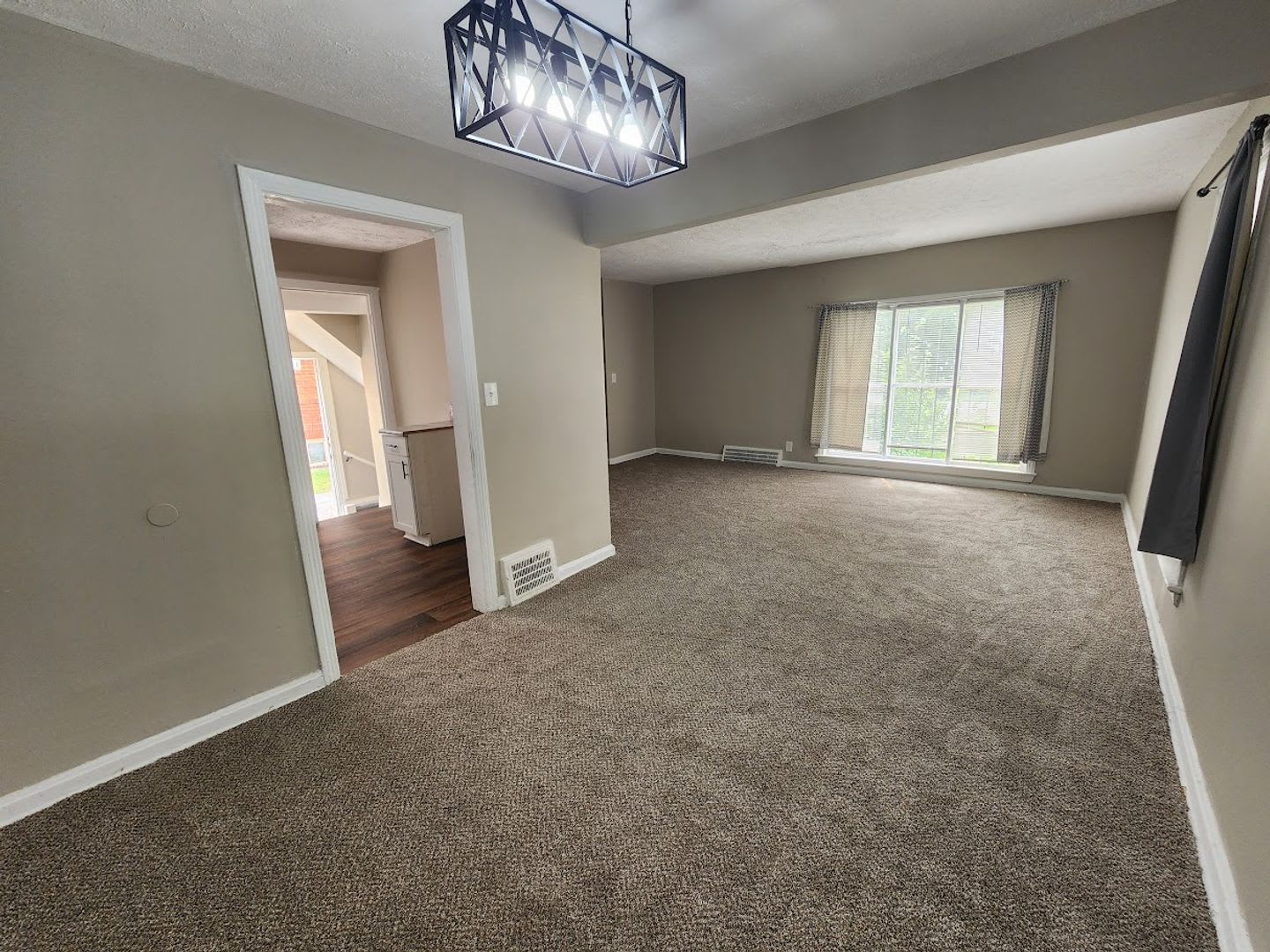 3 Bed 1 Bath Colonial Rental – photo 4