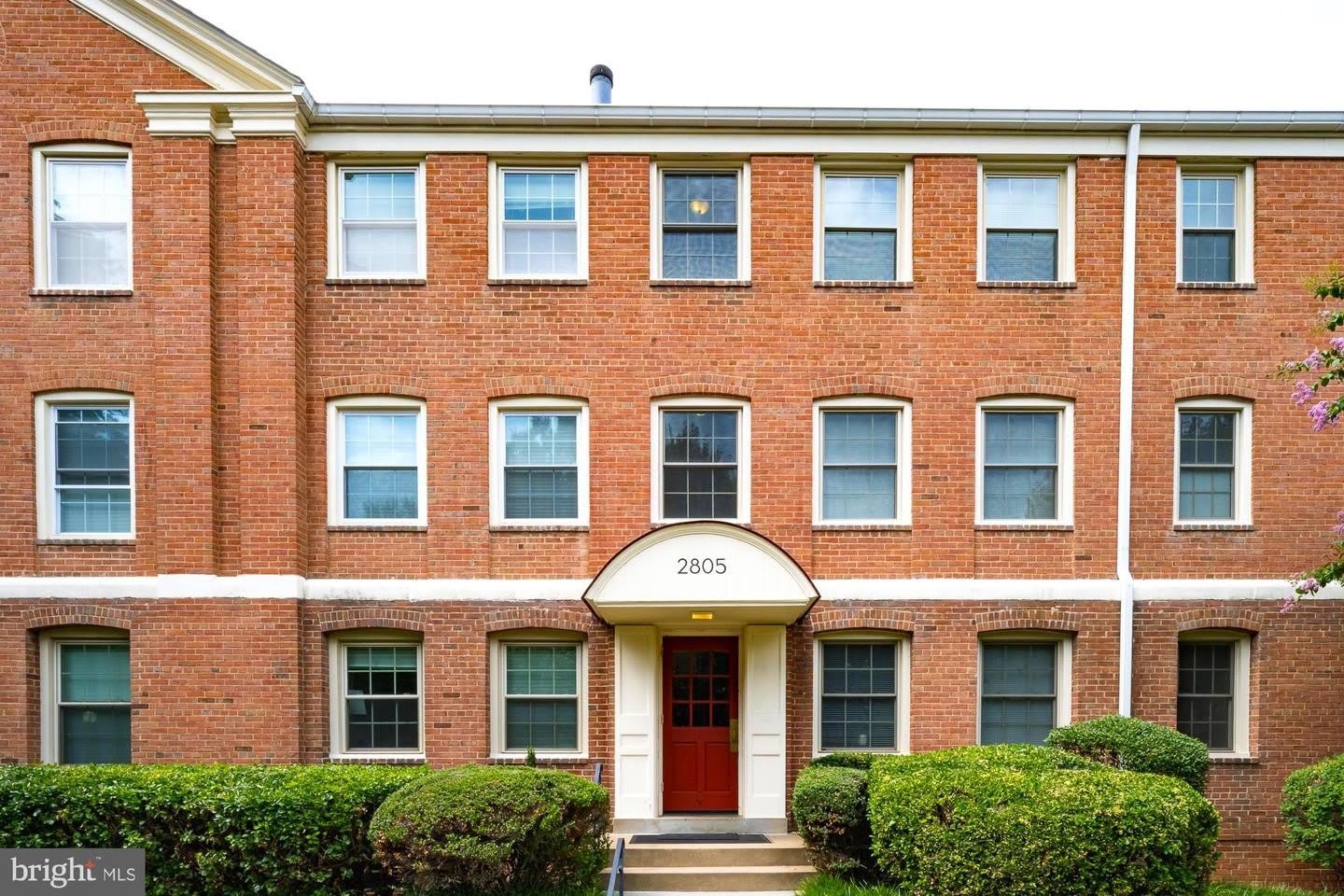 2805 ARLINGTON BLVD – photo 1