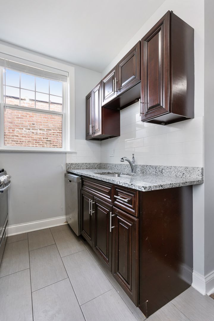 1106 W Glenlake Ave – photo 5