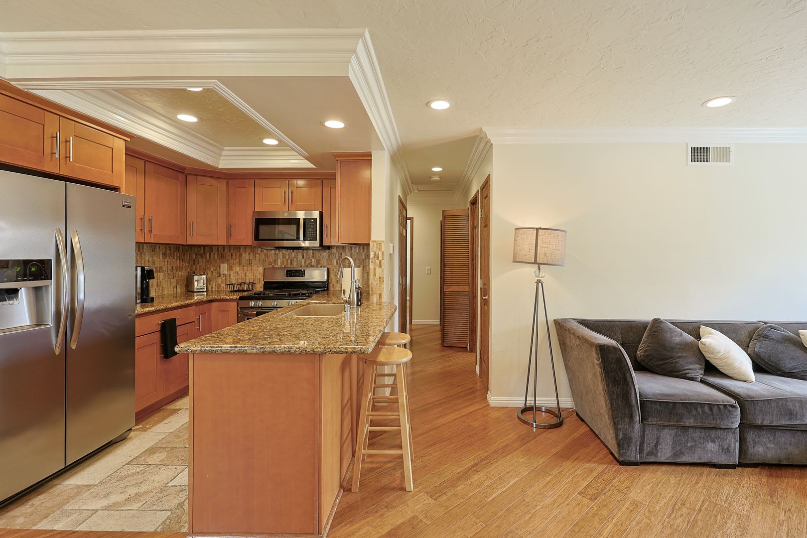 Gorgeous 2 Bedroom 2 Full Bath Near La Jolla Village – photo 2