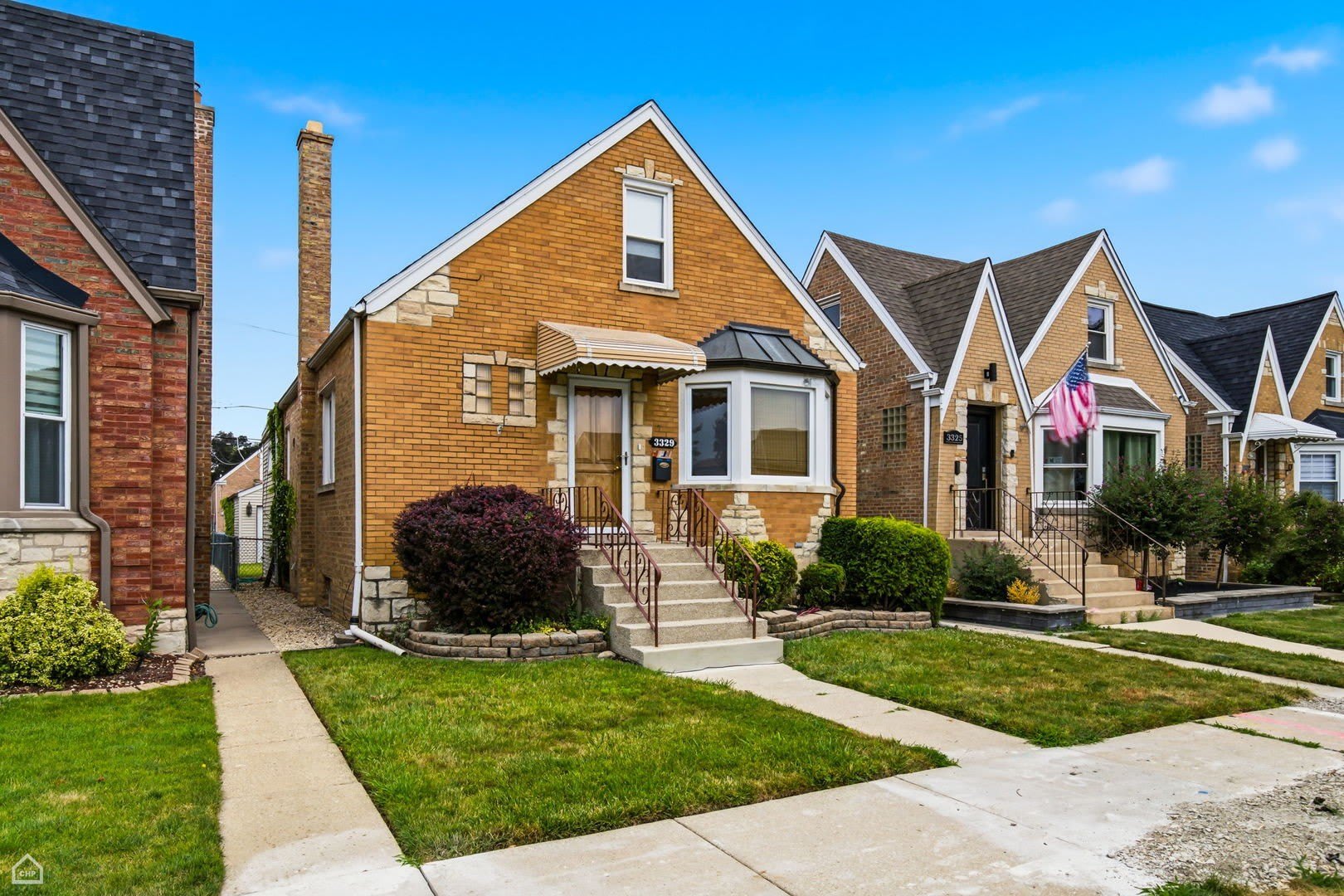 3329 N Neva Avenue – photo 1