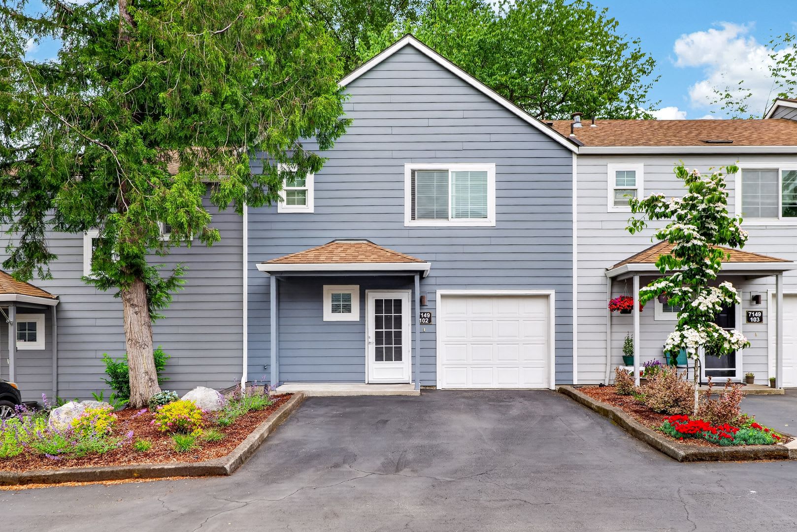 Great Location! 2 bedroom, 2.5 Bathroom Townhouse in Orchard Hills!! – photo 1