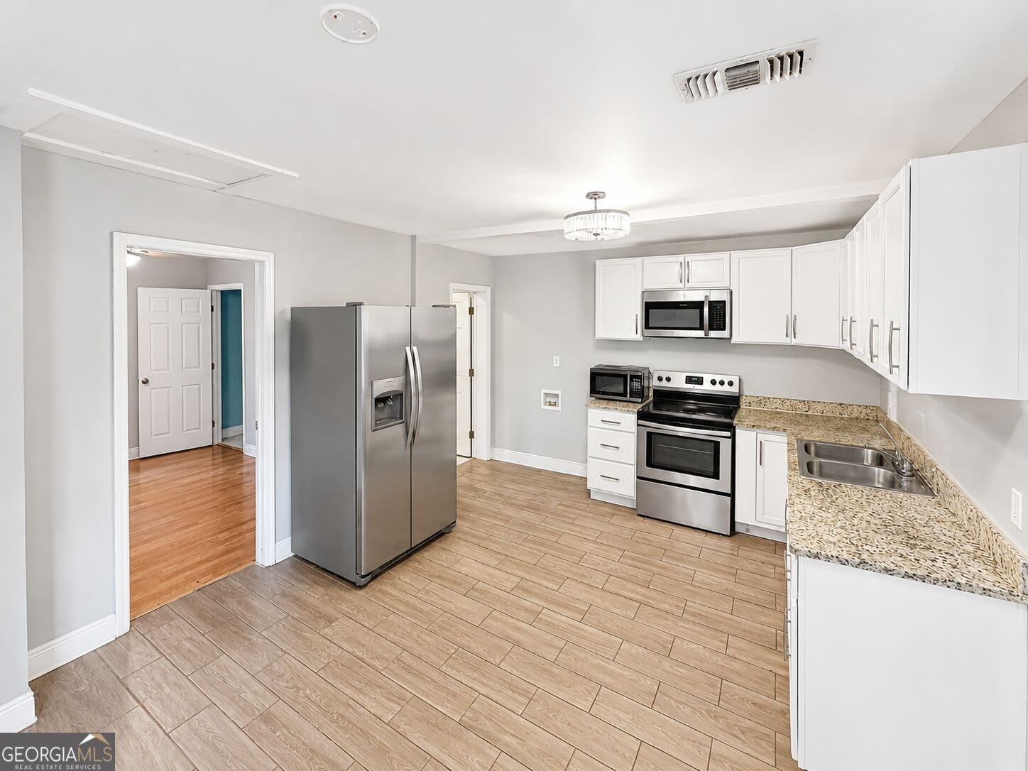 1166 Garibaldi Street SW – photo 5