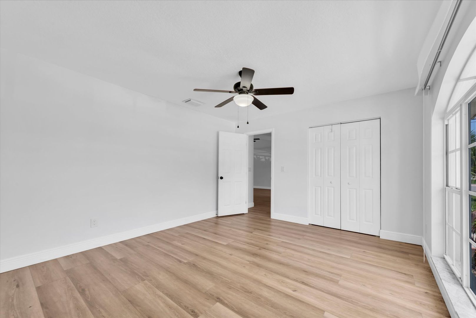 3 Bedroom in Palmetto Available Now! – photo 2