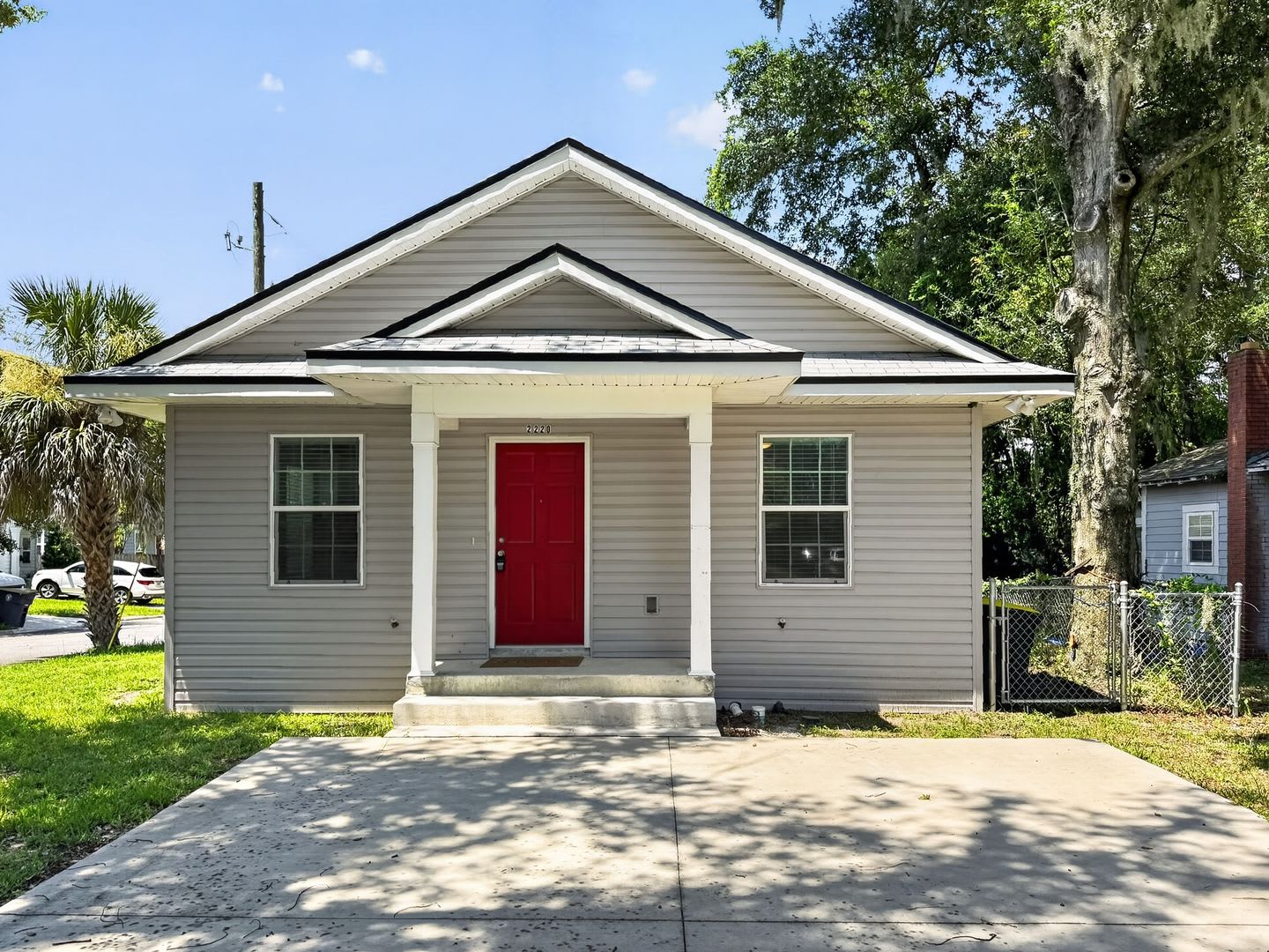 Bright & Spacious 3-Bedroom Home in St. Nicholas Area! – photo 1