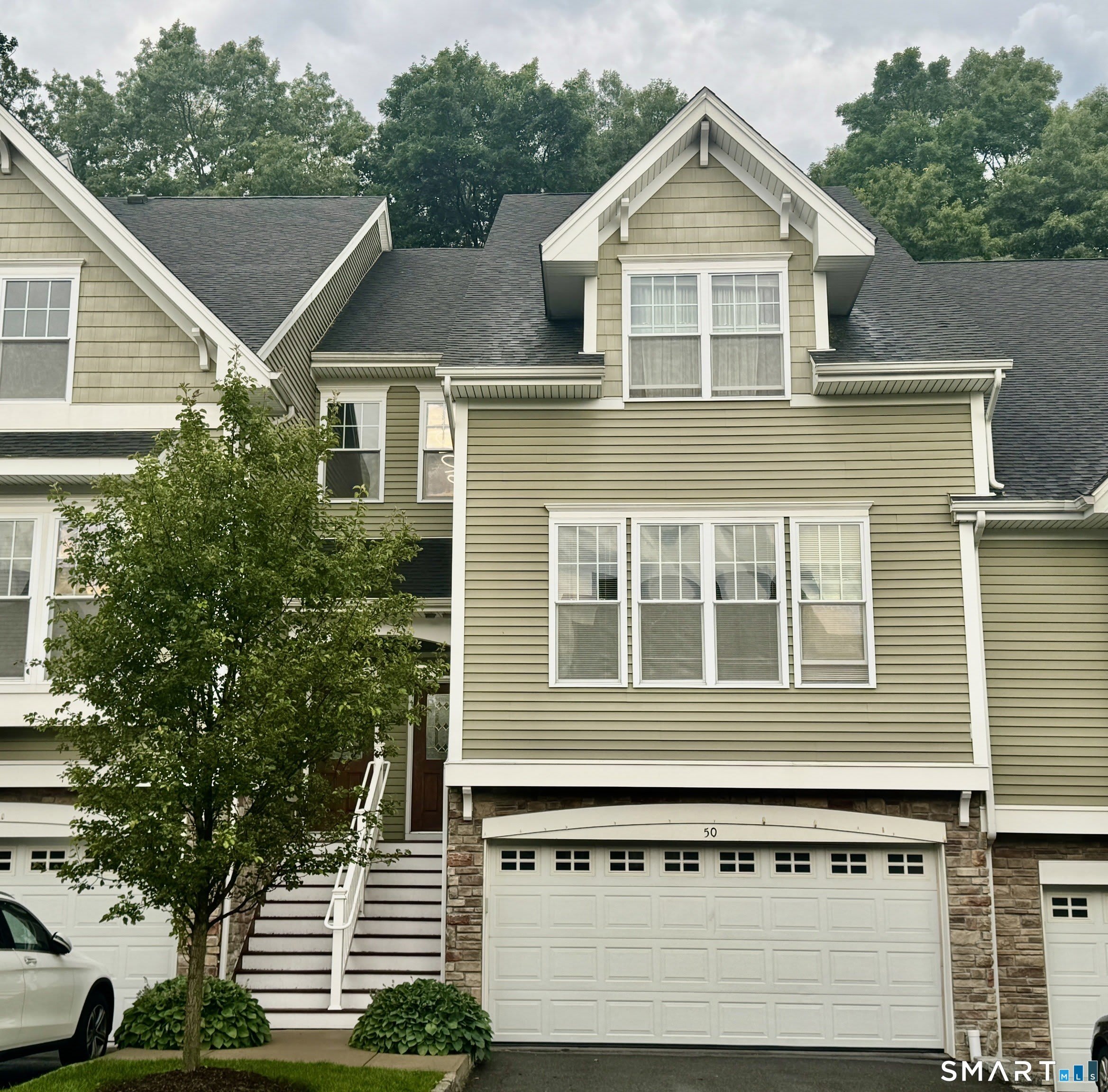 50 Lawrence Avenue – photo 1