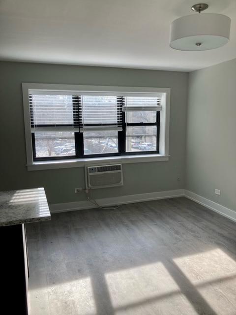 447 W Barry Ave – photo 3