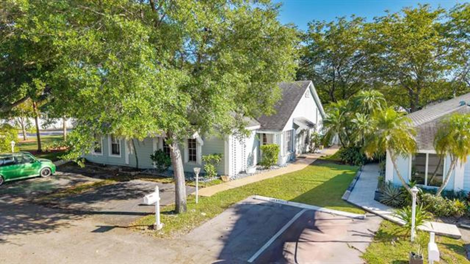 11110 SW 9th Pl, Davie, FL 33324 – photo 1