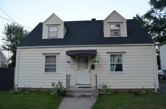 Single Family Home with Large Yard 4 bedrooms! – photo 1