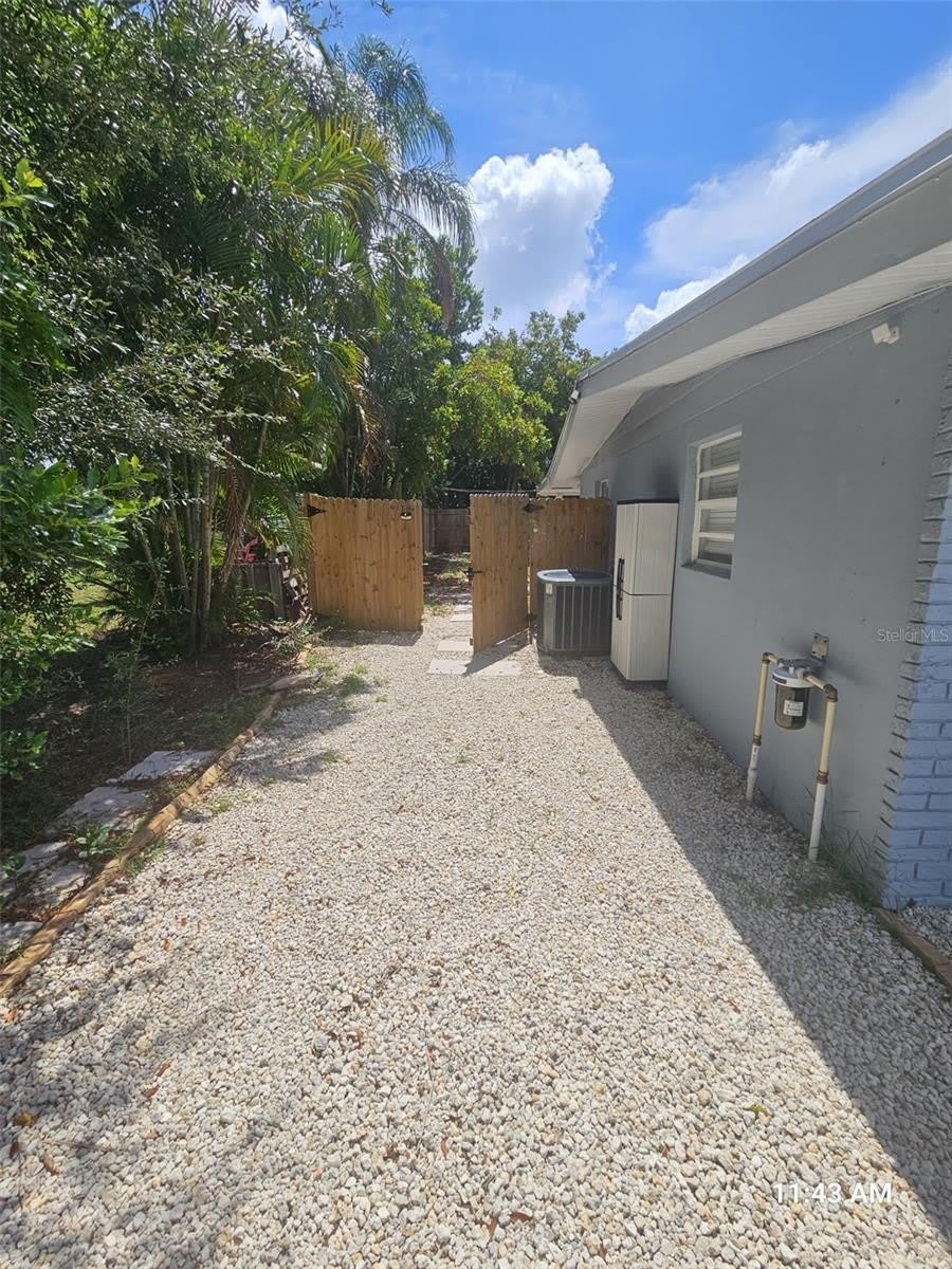 1953 W SKYLINE DR – photo 4