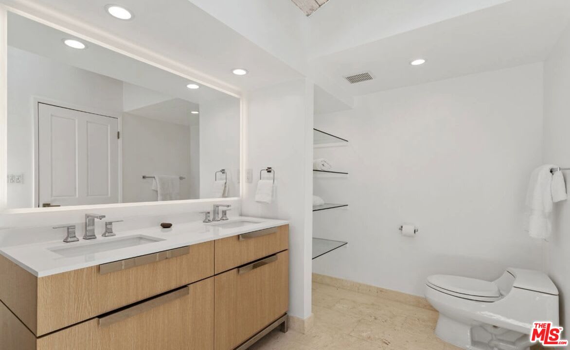 3933 Mandeville Canyon Road – photo 3
