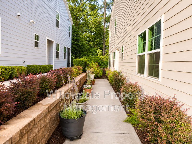 203 Gremar Dr – photo 3