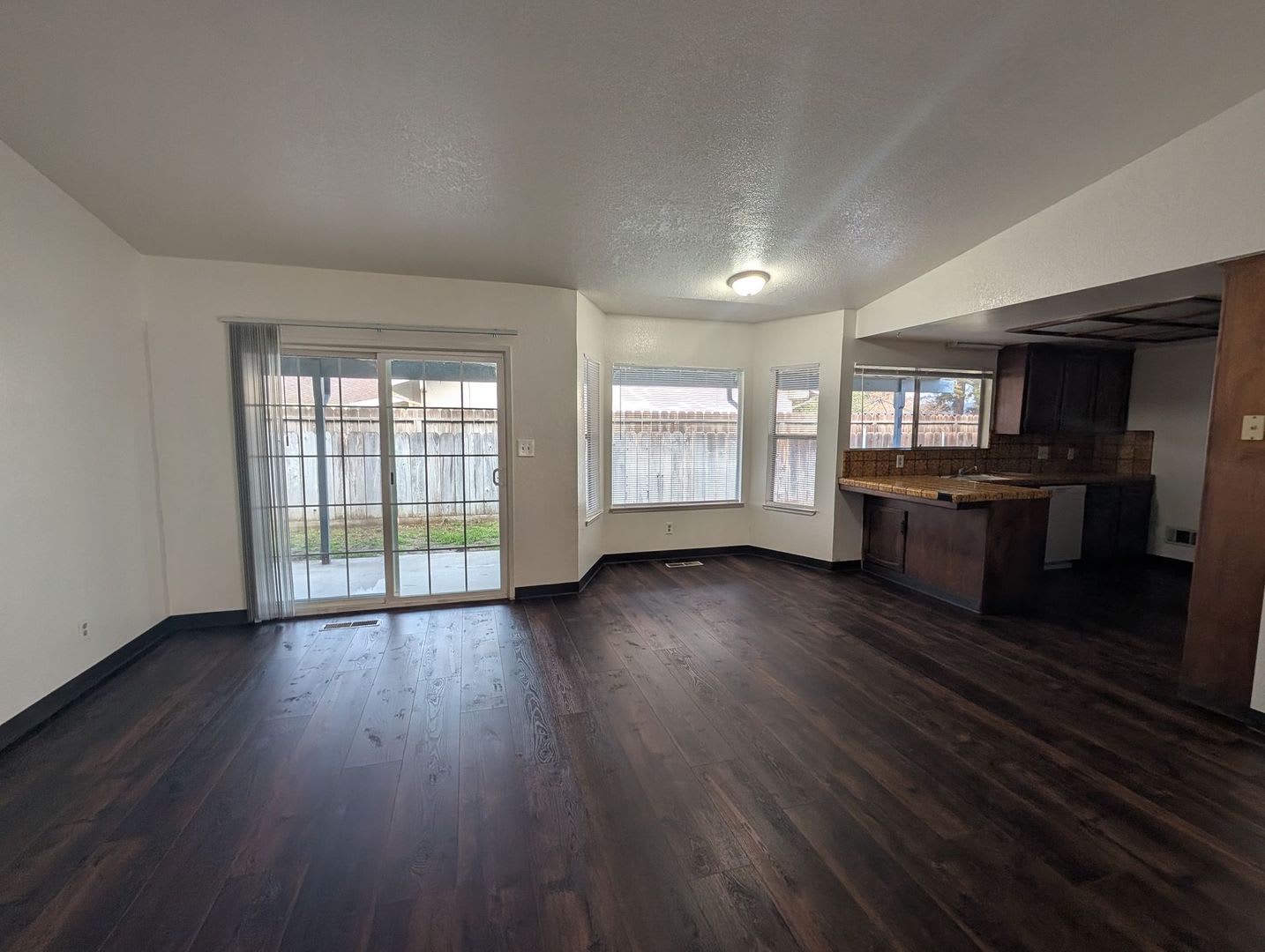 Charming 3-Bed, 2-Bath Home with Open Concept – photo 3