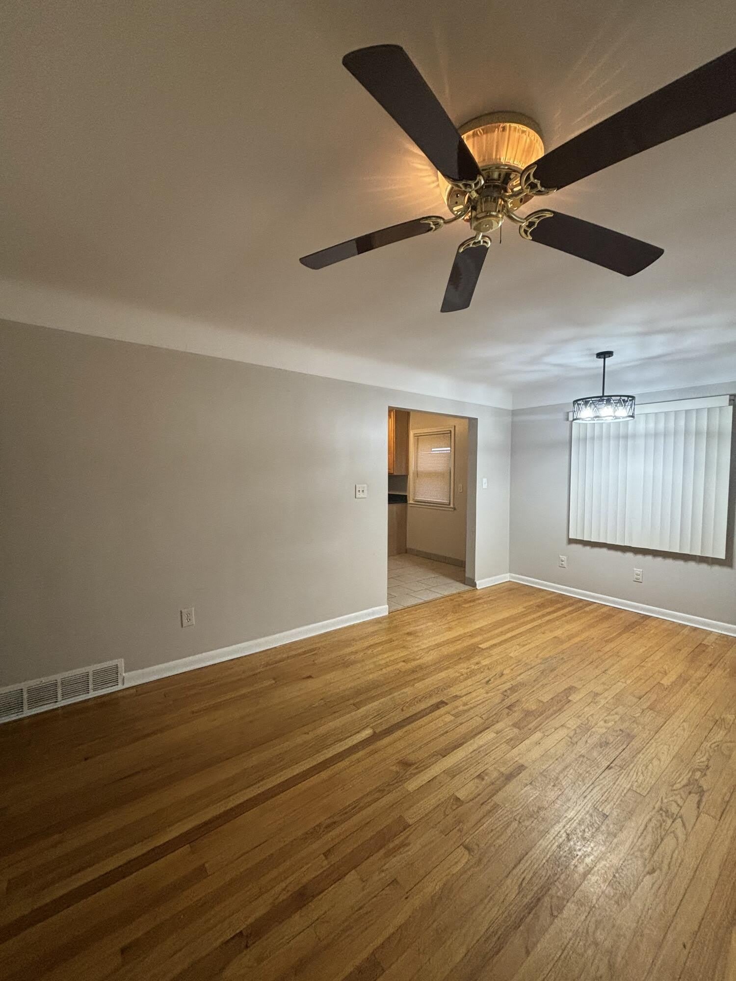 12116 Columbia Avenue – photo 3